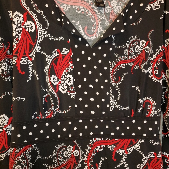 Lane Bryant 18/20 red/black/white 3/4- sleeve top - Picture 4 of 7